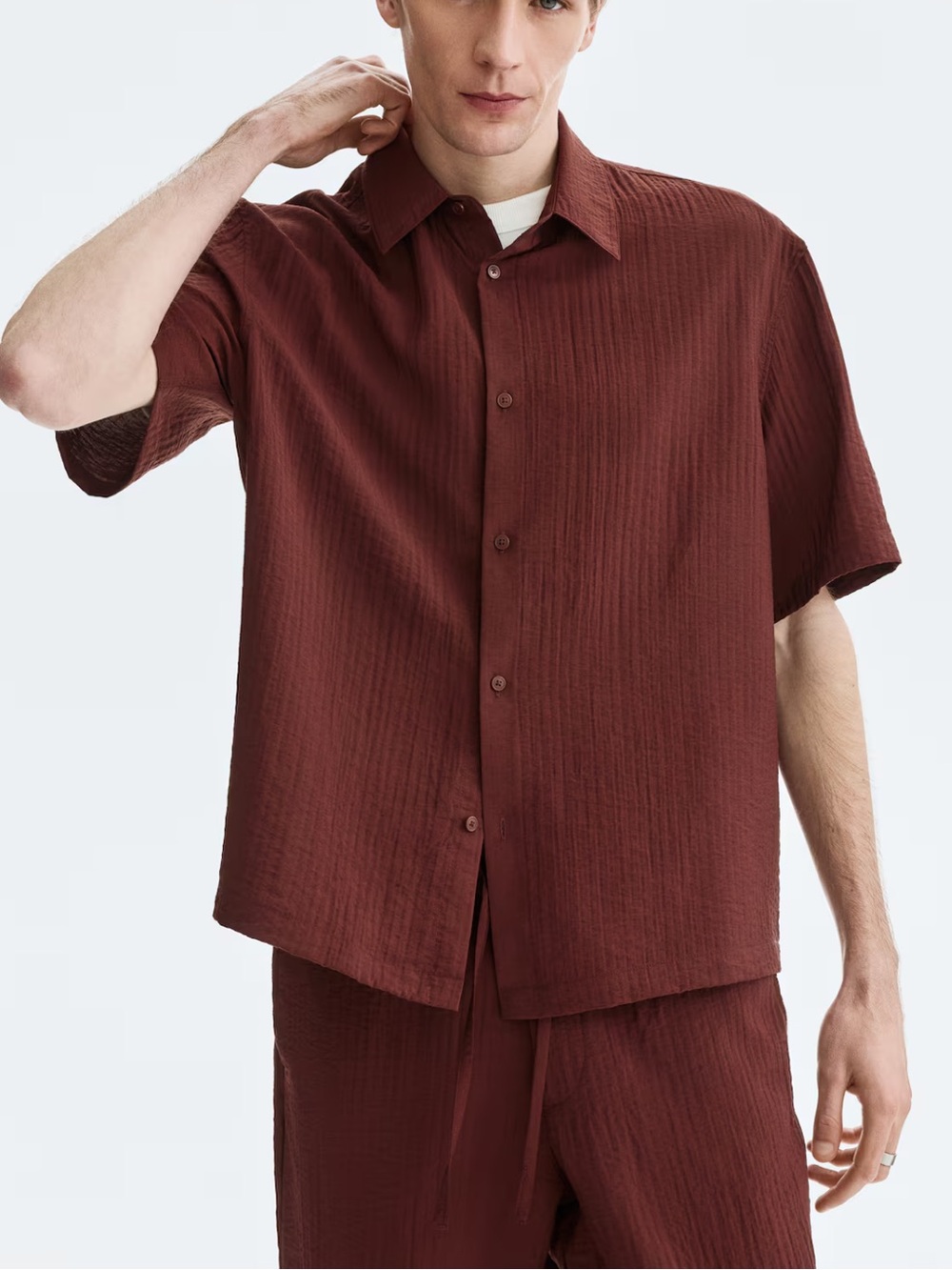 H&M Relaxed-Fit Men's Short Sleeve Button-Up Shirt — Deep Burgundy